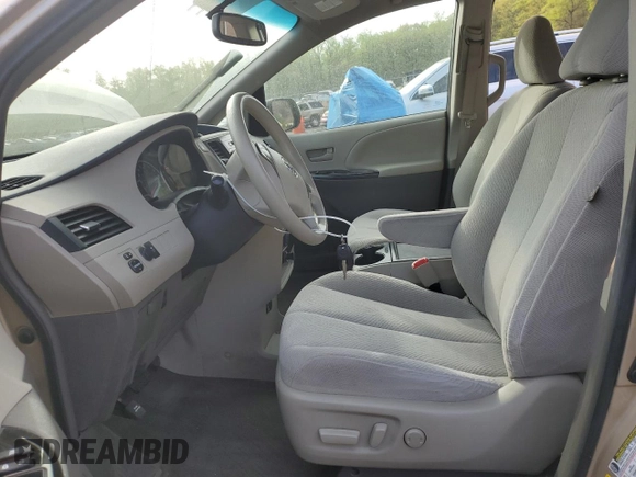 2014 Toyota Sienna LE AAS z VIN 5TDKK3DC2ES444056, wystawiony jako Copart lot #54064405 z przebiegiem 146 550 mil mil oraz Szkoda całkowita • Salvage title. Historia ofert i sprzedaży dostępna na DreamBid. Obrazek 7.
