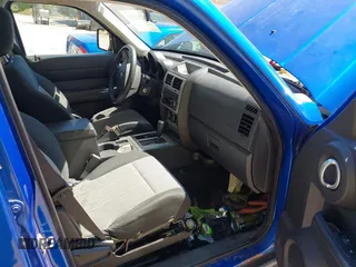2007 Dodge Nitro SXT z VIN 1D8GU28K07W565166, wystawiony jako IAAI lot #42343272 z przebiegiem 152 813 mil mil oraz . Historia ofert i sprzedaży dostępna na DreamBid. Obrazek 5.