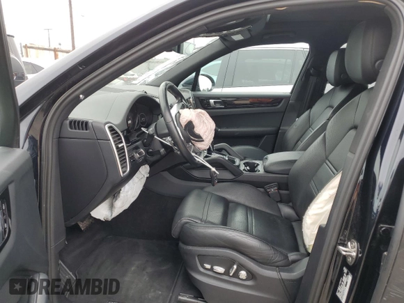 2020 Porsche Cayenne z VIN WP1AA2AY7LDA05290, wystawiony jako Copart lot #58533945 z przebiegiem 70 155 mil mil oraz Szkoda całkowita • Salvage title. Historia ofert i sprzedaży dostępna na DreamBid. Obrazek 7.