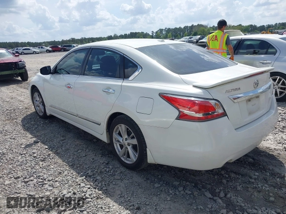 2014 Nissan Altima SV with VIN 1N4AL3AP0EC325820, listed as a IAAI auction lot 41971311 with 206,134 mi miles and . Bid and sale history available at DreamBid. Image 3.