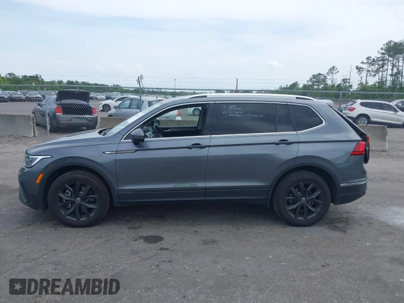 2024 Volkswagen Tiguan SE with VIN 3VV3B7AX8RM134486, listed as a IAAI auction lot 42095457 with 21,295 mi miles and . Bid and sale history available at DreamBid. Image 14.