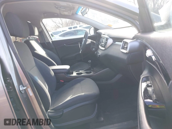 2017 Kia Sorento LX with VIN 5XYPG4A33HG268167, listed as a IAAI auction lot 41792320 with 74,528 mi miles. Bid and sale history available at carsss.com. Image 5.