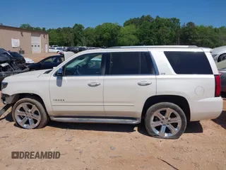 2015 Chevrolet Tahoe LTZ z VIN 1GNSKCKC7FR115444, wystawiony jako IAAI lot #42113903 z przebiegiem 162 383 mil mil oraz . Historia ofert i sprzedaży dostępna na DreamBid. Obrazek 14.