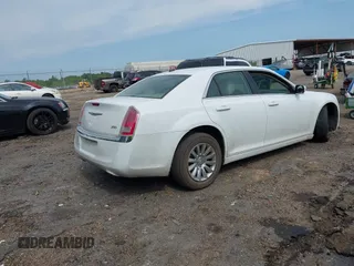 2014 Chrysler 300 z VIN 2C3CCAAG0EH157055, wystawiony jako IAAI lot #42039052 z przebiegiem 197 788 mil mil oraz . Historia ofert i sprzedaży dostępna na DreamBid. Obrazek 4.