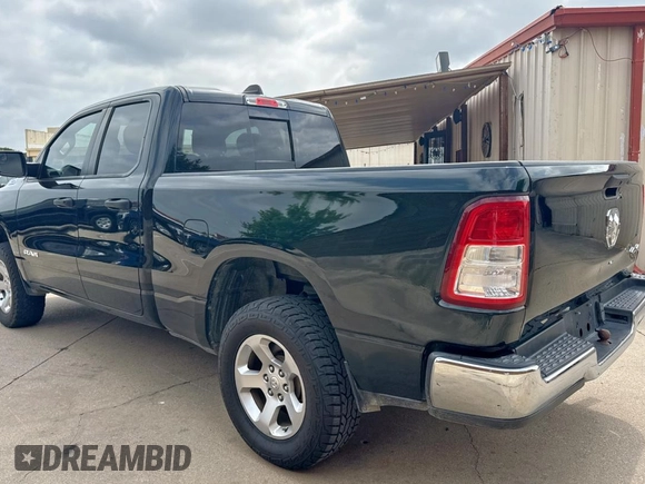 2019 Ram 1500 Tradesman z VIN 1C6SRFCT8KN585978, wystawiony jako Copart lot #58619235 z przebiegiem 112 470 mil mil oraz Czysty tytuł • Clean title. Historia ofert i sprzedaży dostępna na DreamBid. Obrazek 3.