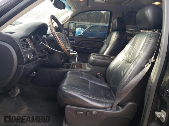 2007 GMC Sierra Denali z VIN 2GTEK638871647619, wystawiony jako Copart lot #87850375 z przebiegiem 158 019 mil mil oraz Szkody całkowita. Historia ofert i sprzedaży dostępna na DreamBid. Obrazek 7.