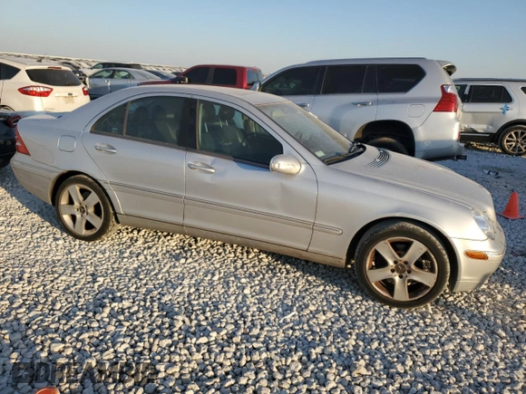 2003 Mercedes-Benz C 320 with VIN WDBRF64J33F325589, listed as a Copart auction lot 74736374 with 112,830 mi miles and Salvage Title. Bid and sale history available at DreamBid. Image 4.