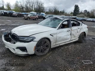 2022 BMW M5 z VIN WBS83CH08NCK37012, wystawiony jako Copart lot #50794005 z przebiegiem Nie podano mil oraz Szkoda całkowita • Salvage title. Historia ofert i sprzedaży dostępna na DreamBid. Obrazek 1.