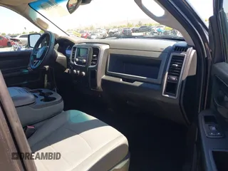 2016 Ram 1500 Express z VIN 1C6RR6FT4GS292808, wystawiony jako IAAI lot #42237529 z przebiegiem 109 581 mil mil oraz . Historia ofert i sprzedaży dostępna na DreamBid. Obrazek 5.