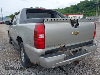 2009 Chevrolet Avalanche 2LT z VIN 3GNFK22019G174057, wystawiony jako IAAI lot #42348675 z przebiegiem Nie podano mil oraz . Historia ofert i sprzedaży dostępna na DreamBid. Obrazek 6.