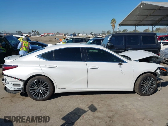 2022 Lexus ES 300h z VIN 58ADA1C19NU024116, wystawiony jako IAAI lot #41630532 z przebiegiem 22 141 mil mil oraz . Historia ofert i sprzedaży dostępna na DreamBid. Obrazek 14.