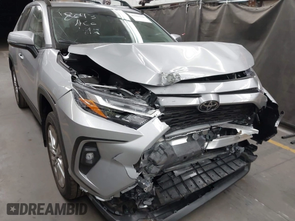 2025 Toyota RAV4 XLE Premium z VIN 2T3A1RFV9SW522259, wystawiony jako IAAI lot #42101238 z przebiegiem 1 479 mil mil oraz . Historia ofert i sprzedaży dostępna na DreamBid. Obrazek 6.