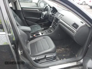 2017 Volkswagen Passat SE z VIN 1VWGT7A30HC031442, wystawiony jako IAAI lot #42008142 z przebiegiem 171 069 mil mil oraz . Historia ofert i sprzedaży dostępna na DreamBid. Obrazek 5.