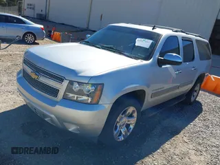 2014 Chevrolet Suburban LT with VIN 1GNSCJE06ER105294, listed as a IAAI auction lot 41687882 with 200,698 mi miles. Bid and sale history available at carsss.com. Image 2.