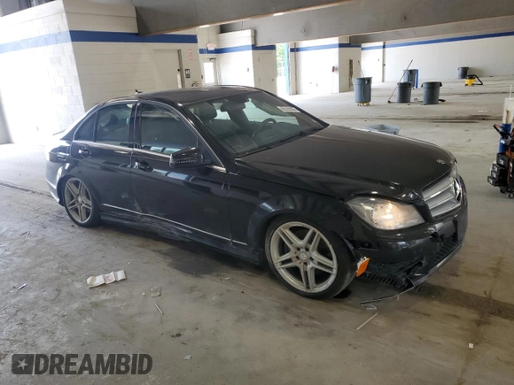 2013 Mercedes-Benz C 300 Sport z VIN WDDGF8AB3DR249606, wystawiony jako Copart lot #60355005 z przebiegiem 76 668 mil mil oraz Czysty tytuł • Clean title. Historia ofert i sprzedaży dostępna na DreamBid. Obrazek 4.