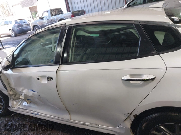 2019 Kia Optima LX with VIN 5XXGT4L33KG363512, listed as a IAAI auction lot 41824631 with 105,034 mi miles. Bid and sale history available at carsss.com. Image 15.