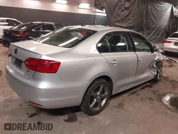 2012 Volkswagen Jetta Sedan SE w/Convenience & Sunroof PZEV with VIN 3VWBP7AJ9CM342419, listed as a IAAI auction lot 41468946 with 252,557 mi miles. Bid and sale history available at carsss.com. Image 4.