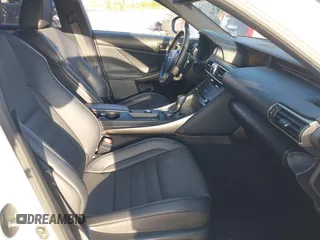 2019 Lexus IS 300 z VIN JTHBA1D21K5093168, wystawiony jako IAAI lot #42110034 z przebiegiem 68 351 mil mil oraz . Historia ofert i sprzedaży dostępna na DreamBid. Obrazek 5.