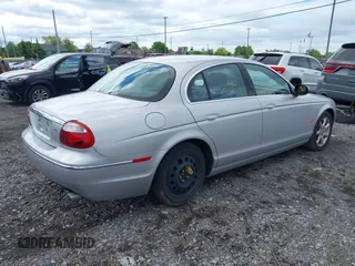 2005 Jaguar S-Type z VIN SAJWA01U55HN25445, wystawiony jako IAAI lot #42273192 z przebiegiem 104 609 mil mil oraz . Historia ofert i sprzedaży dostępna na DreamBid. Obrazek 4.