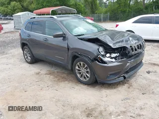 2019 Jeep Cherokee Latitude Plus z VIN 1C4PJLLBXKD305219, wystawiony jako IAAI lot #42150283 z przebiegiem 89 000 mil mil oraz . Historia ofert i sprzedaży dostępna na DreamBid. Obrazek 1.