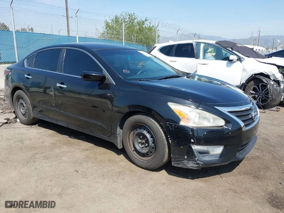 2015 Nissan Altima 2.5 with VIN 1N4AL3AP2FN914521, listed as a IAAI auction lot 41987003 with 143,981 mi miles. Bid and sale history available at carsss.com. Image 1.