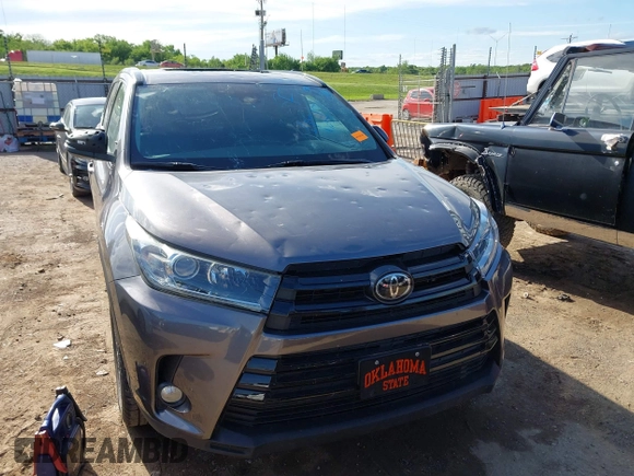 2018 Toyota Highlander SE with VIN 5TDKZRFH4JS548677, listed as a IAAI auction lot 42171321 with 94,205 mi miles and . Bid and sale history available at DreamBid. Image 12.