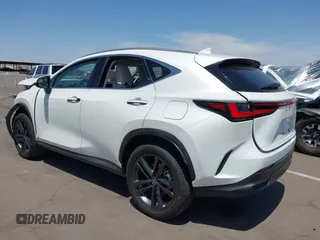 2025 Lexus NX 450h+ Luxury z VIN JTJHKCFZ0S2057811, wystawiony jako IAAI lot #42369138 z przebiegiem 1 962 mil mil oraz . Historia ofert i sprzedaży dostępna na DreamBid. Obrazek 3.