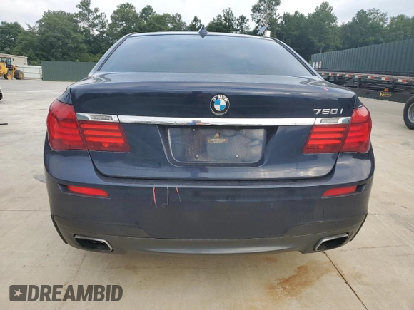 2015 BMW 7 Series 750i z VIN WBAYA8C51FG197764, wystawiony jako Copart lot #67095554 z przebiegiem 167 458 mil mil oraz Szkoda całkowita • Salvage title. Historia ofert i sprzedaży dostępna na DreamBid. Obrazek 6.