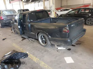 2000 Chevrolet S-10 LS with VIN 1GCCS1955Y8223949, listed as a IAAI auction lot 41795316 with 156,127 mi miles. Bid and sale history available at carsss.com. Image 3.