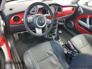 2005 MINI Hardtop S z VIN WMWRE33565TL15602, wystawiony jako Copart lot #58003515 z przebiegiem 134 495 mil mil oraz Szkoda całkowita • Salvage title. Historia ofert i sprzedaży dostępna na DreamBid. Obrazek 8.