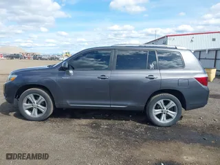 2010 Toyota Highlander Sport with VIN 5TDEK3EH1AS005738, listed as a IAAI auction lot 42028866 with 216,014 mi miles. Bid and sale history available at carsss.com. Image 15.