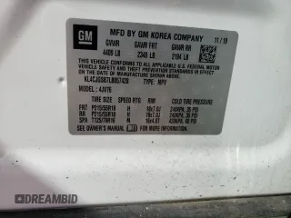 2020 Buick Encore Essence z VIN KL4CJGSB7LB057428, wystawiony jako Copart lot #49545085 z przebiegiem 72 644 mil mil oraz Szkody całkowita. Historia ofert i sprzedaży dostępna na DreamBid. Obrazek 14.