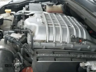 2018 Jeep Grand Cherokee Trackhawk z VIN 1C4RJFN96JC293787, wystawiony jako IAAI lot #39122517 z przebiegiem 69 781 mil mil oraz . Historia ofert i sprzedaży dostępna na DreamBid. Obrazek 19.