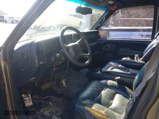 1998 Chevrolet Tahoe with VIN 1GNEK13R7WJ367763, listed as a IAAI auction lot 41442910 with 270,488 mi miles. Bid and sale history available at carsss.com. Image 5.