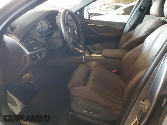2014 BMW X5 xDrive50i z VIN 5UXKR6C57E0J71844, wystawiony jako Copart lot #54399675 z przebiegiem 79 898 mil mil oraz Szkoda całkowita • Salvage title. Historia ofert i sprzedaży dostępna na DreamBid. Obrazek 7.