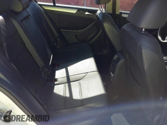 2013 Volkswagen Jetta SE with VIN 3VWDX7AJ0DM397061, listed as a IAAI auction lot 41237703 with 114,704 mi miles and . Bid and sale history available at DreamBid. Image 8.