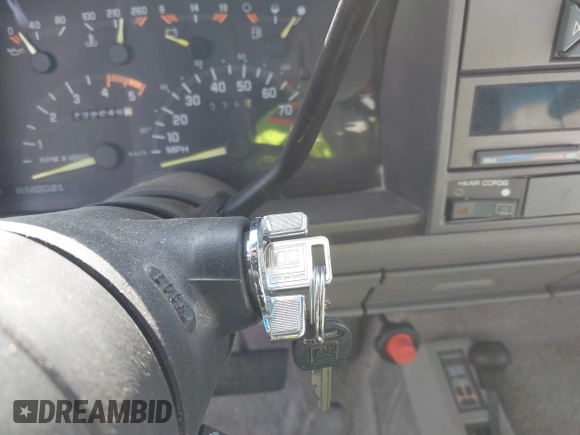 1993 GMC Suburban с VIN 1GKFK16K2PJ710108, выставлен на аукционе IAAI как лот 41560573 с пробегом 232 246 миль миль и . История ставок и продаж доступна на DreamBid. Изображение 11.