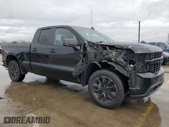 2020 Chevrolet Silverado 1500 Custom with VIN 1GCRWBEHXLZ339963, listed as a Copart auction lot 86070844 with 117,973 mi miles and Salvage Title. Bid and sale history available at carsss.com. Image 4.