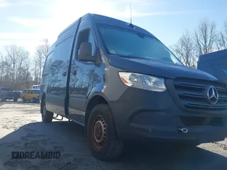 2019 Mercedes-Benz Sprinter Cargo with VIN WD4PF0CD5KP104611, listed as a IAAI auction lot 41256118 with 75,514 mi miles. Bid and sale history available at carsss.com. Image 1.