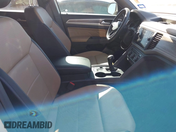 2021 Volkswagen Atlas SE z VIN 1V2JE2CA9MC200352, wystawiony jako IAAI lot #41367596 z przebiegiem 118 354 mil mil oraz . Historia ofert i sprzedaży dostępna na DreamBid. Obrazek 5.