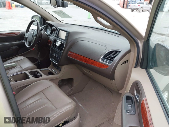 2012 Chrysler Town & Country Touring-L with VIN 2C4RC1CG3CR368471, listed as a IAAI auction lot 42045154 with 212,696 mi miles. Bid and sale history available at carsss.com. Image 5.