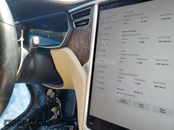 2016 Tesla Model S 90D z VIN 5YJSA1E40GF172712, wystawiony jako Copart lot #63698725 z przebiegiem 99 405 mil mil oraz Szkoda całkowita • Salvage title. Historia ofert i sprzedaży dostępna na DreamBid. Obrazek 9.