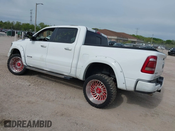 2019 Ram 1500 Big Horn z VIN 1C6SRFFT6KN660091, wystawiony jako IAAI lot #42336804 z przebiegiem 59 162 mil mil oraz . Historia ofert i sprzedaży dostępna na DreamBid. Obrazek 3.