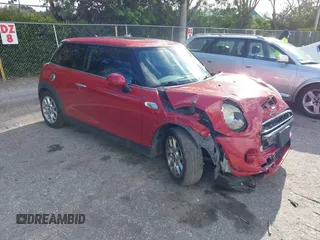 2014 MINI Hardtop S z VIN WMWXM7C51ET988024, wystawiony jako IAAI lot #42767313 z przebiegiem 70 672 mil mil oraz . Historia ofert i sprzedaży dostępna na DreamBid. Obrazek 1.