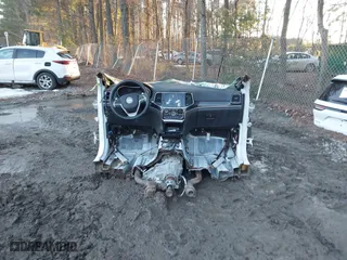 2019 Jeep Grand Cherokee Trailhawk with VIN 1C4RJFLG1KC613150, listed as a IAAI auction lot 41319993 with 1 mi miles. Bid and sale history available at carsss.com. Image 16.