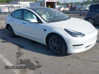 2023 Tesla Model 3 z VIN 5YJ3E1EA3PF600030, wystawiony jako IAAI lot #42052459 z przebiegiem 11 177 mil mil oraz . Historia ofert i sprzedaży dostępna na DreamBid. Obrazek 1.