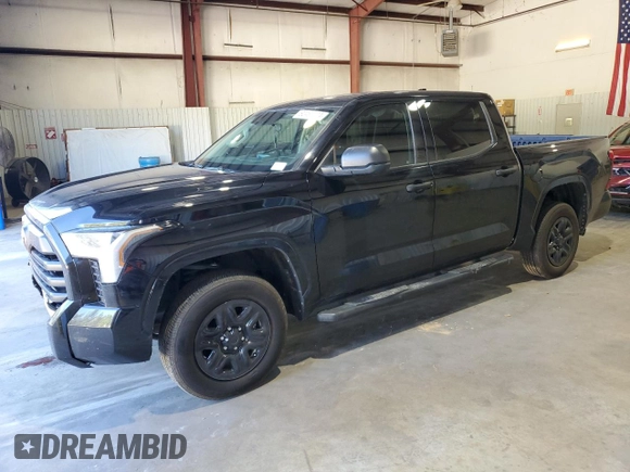 2023 Toyota Tundra SR z VIN 5TFKB5DB8PX113093, wystawiony jako Copart lot #80488324 z przebiegiem 24 200 mil mil oraz Szkoda całkowita • Salvage title. Historia ofert i sprzedaży dostępna na DreamBid. Obrazek 1.