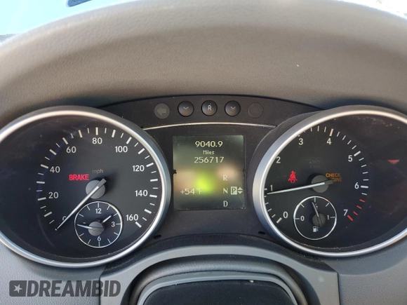 2010 Mercedes-Benz M 350 z VIN 4JGBB8GB6AA595906, wystawiony jako Copart lot #83924074 z przebiegiem 256 717 mil mil oraz Szkoda całkowita • Salvage title. Historia ofert i sprzedaży dostępna na DreamBid. Obrazek 9.