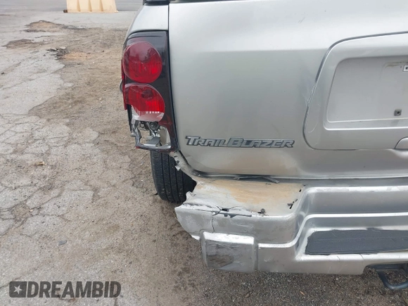 2004 Chevrolet TrailBlazer LS with VIN 1GNDT13S842159121, listed as a IAAI auction lot 42206485 with 156,432 mi miles and . Bid and sale history available at DreamBid. Image 12.