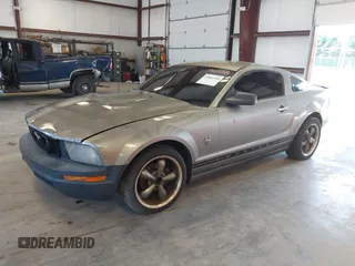 2009 Ford Mustang with VIN 1ZVHT80N995124334, listed as a IAAI auction lot 39901598 with 165,586 mi miles and . Bid and sale history available at carsss.com. Image 2.